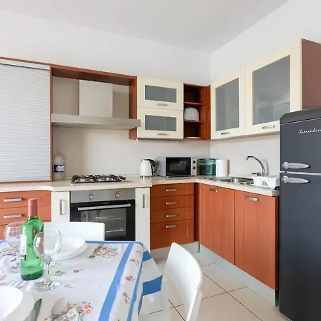 Seafront Apartment Marsaskala